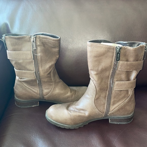 Kenneth Cole Reaction Boots. Brown. Used. Size- 6 - Picture 2 of 8